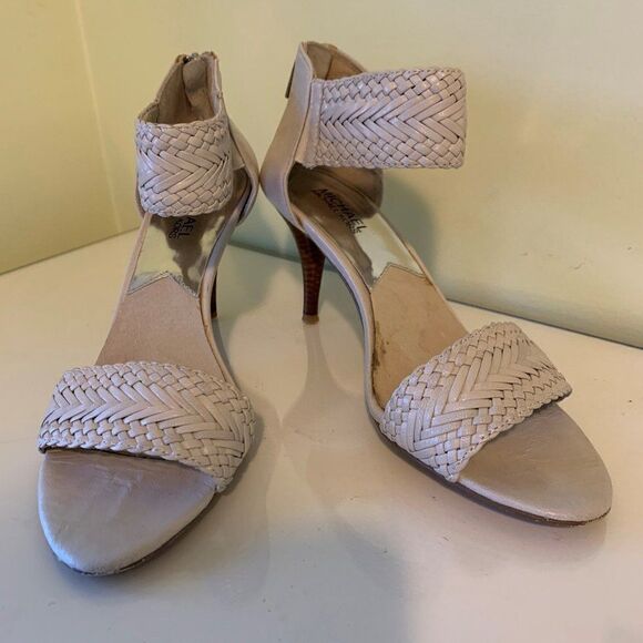 NWOT, hard/clam shell/wristlet/cross body purse/bag, champagne colour, crystals - Picture 13 of 13